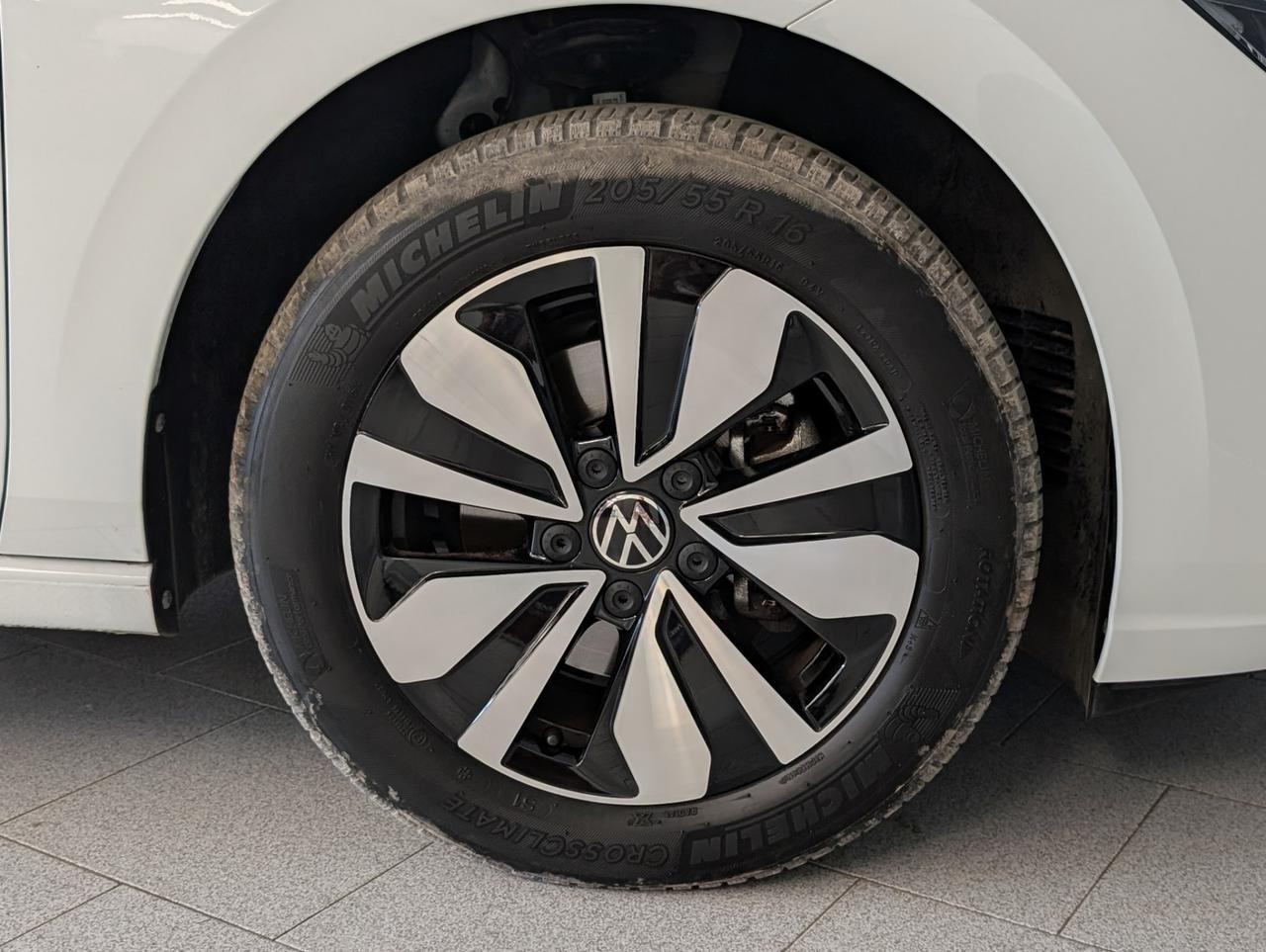 Volkswagen golf viii 1.0 eTSI 110cv DSG Life Move