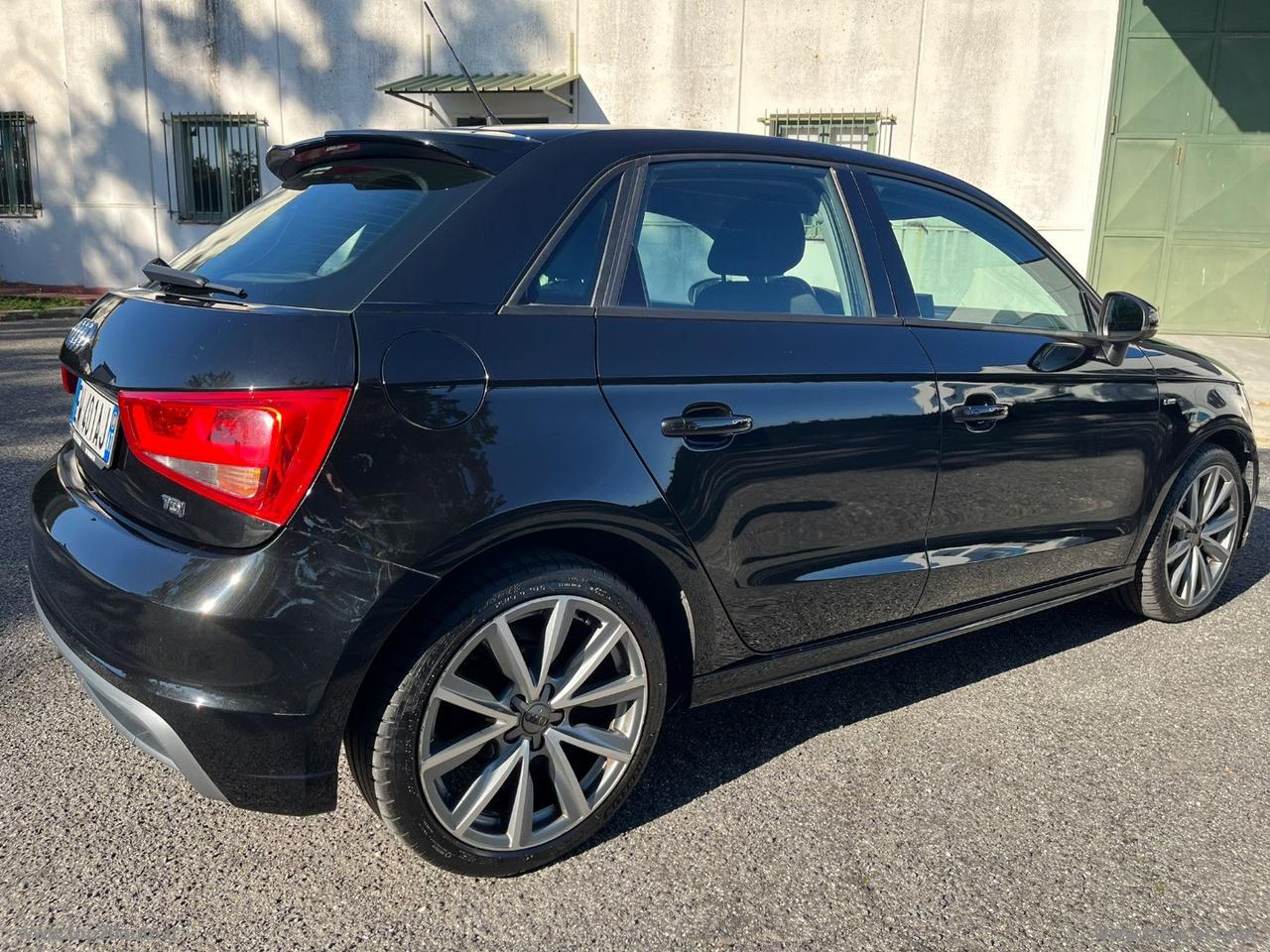 AUDI A1 SPB 1.6 TDI Ambition S LINE