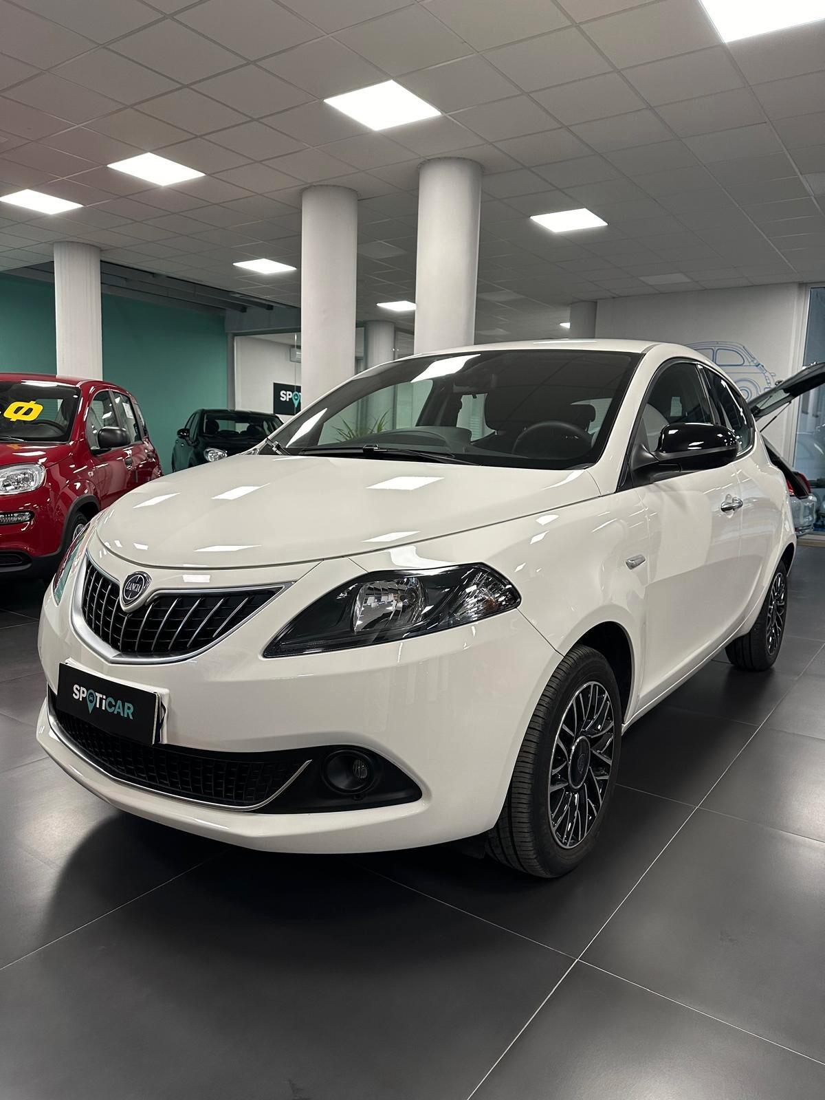 Lancia Ypsilon 2024 km 0 aziend PLATINO