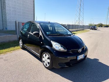 Toyota Aygo 1.0 benzina 2009 5 porte Sol