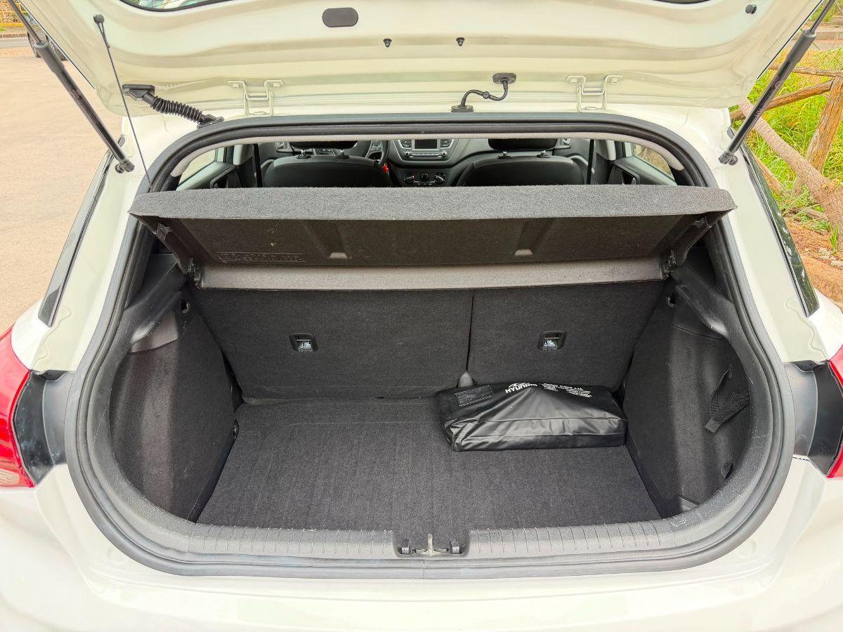 HYUNDAI - i20 - 1.2 5p. Connectline