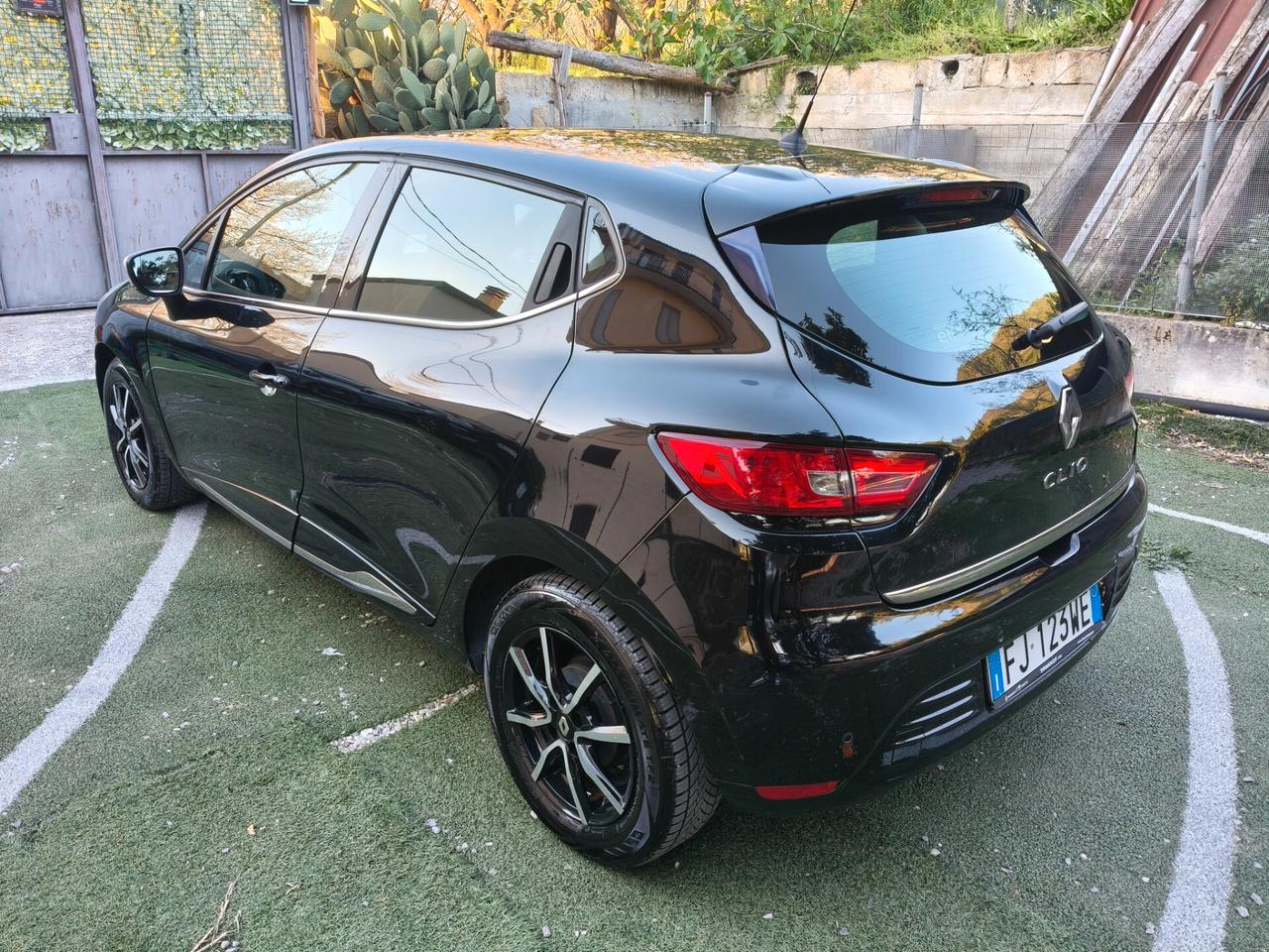 Renault Clio 1.2 FULL OPTIONAL 2017 KM 110