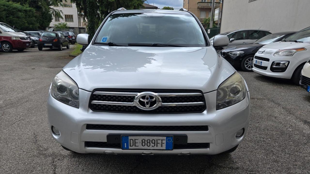 Toyota RAV 4 2.2 D-4D 177 CV Luxury 4x4