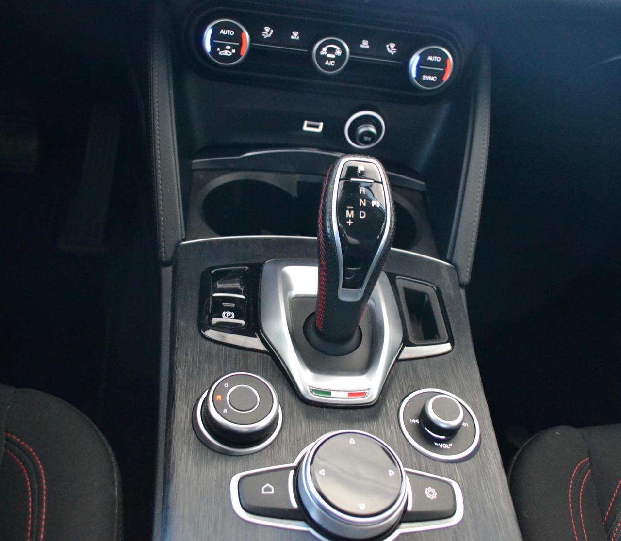 Alfa Romeo Stelvio 2.2 Turbodiesel 160 CV AT8 RWD Business