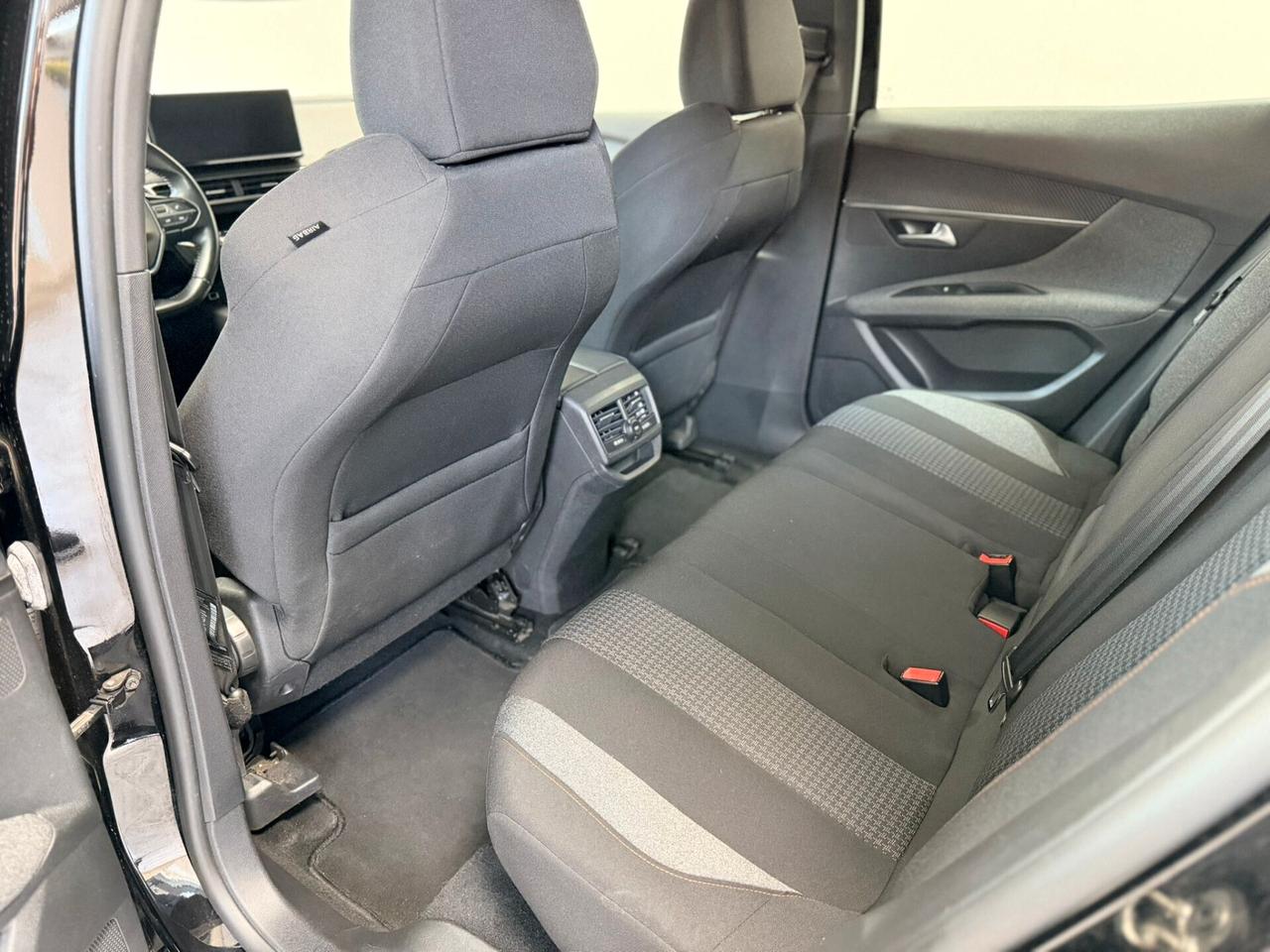 Peugeot 3008 1.5 diesel 131CV EAT8 Allure anno 12/2021 Permute Garanzia Finanziamenti