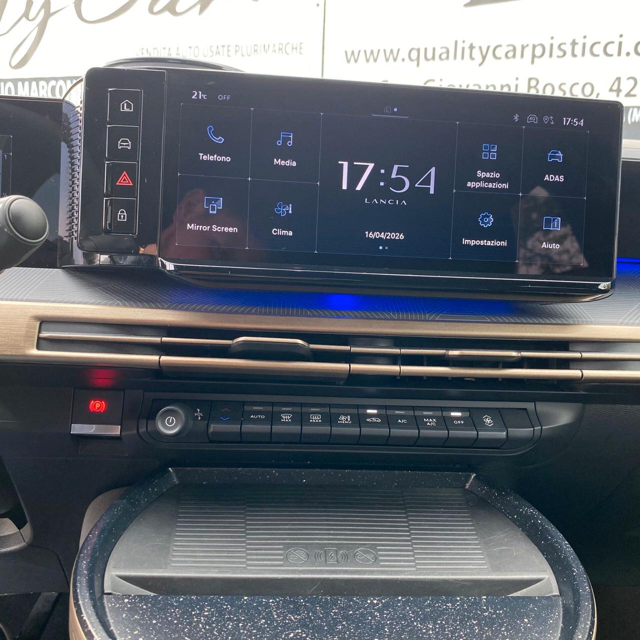 Lancia Ypsilon Hybrid e-DCT LX