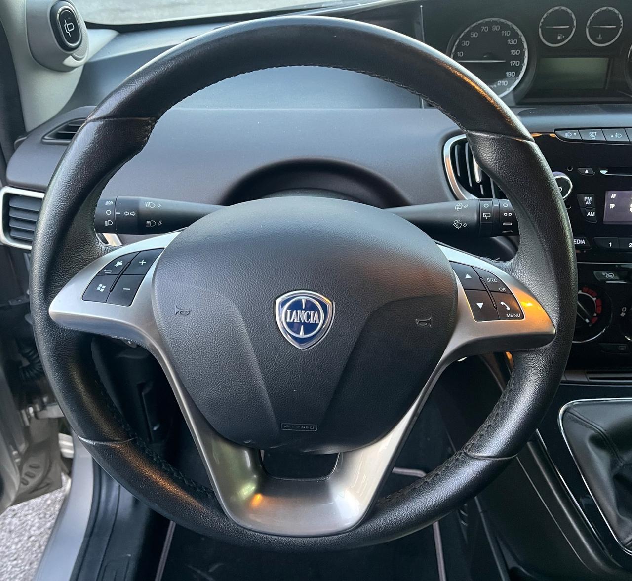 Lancia Ypsilon 1.2 69 CV 5 porte Gold-full-