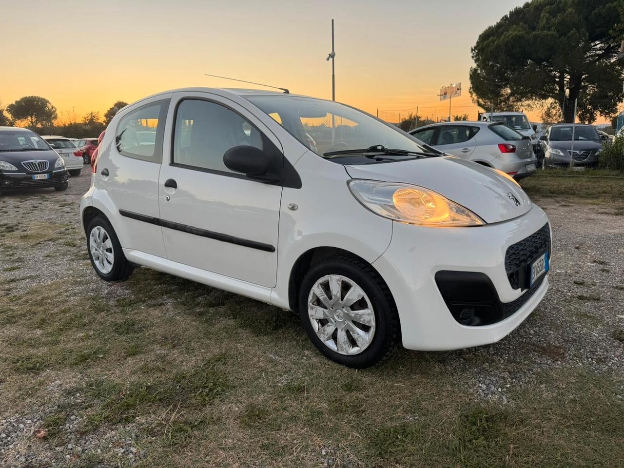 Peugeot 107 1.0 5 porte del 2014 SOLO 136.000 KM