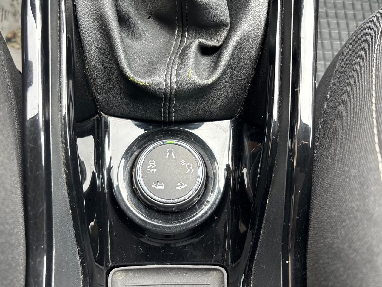 Peugeot 2008 BlueHDi 100 S&S allure accessioriata