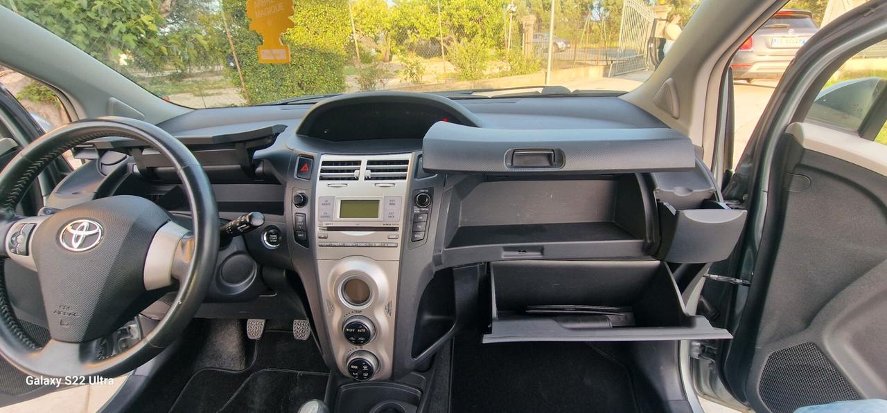 Toyota Yaris 1.0 5 porte Sol PARI AL NUOVO