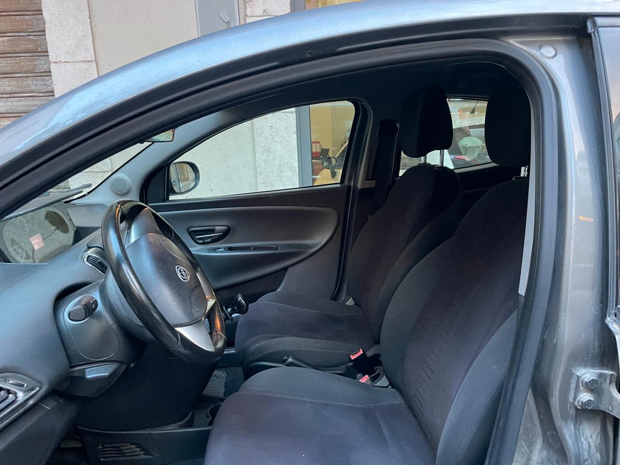 Lancia Ypsilon 1.2 69 CV 5 porte S&S Gold finanziabile