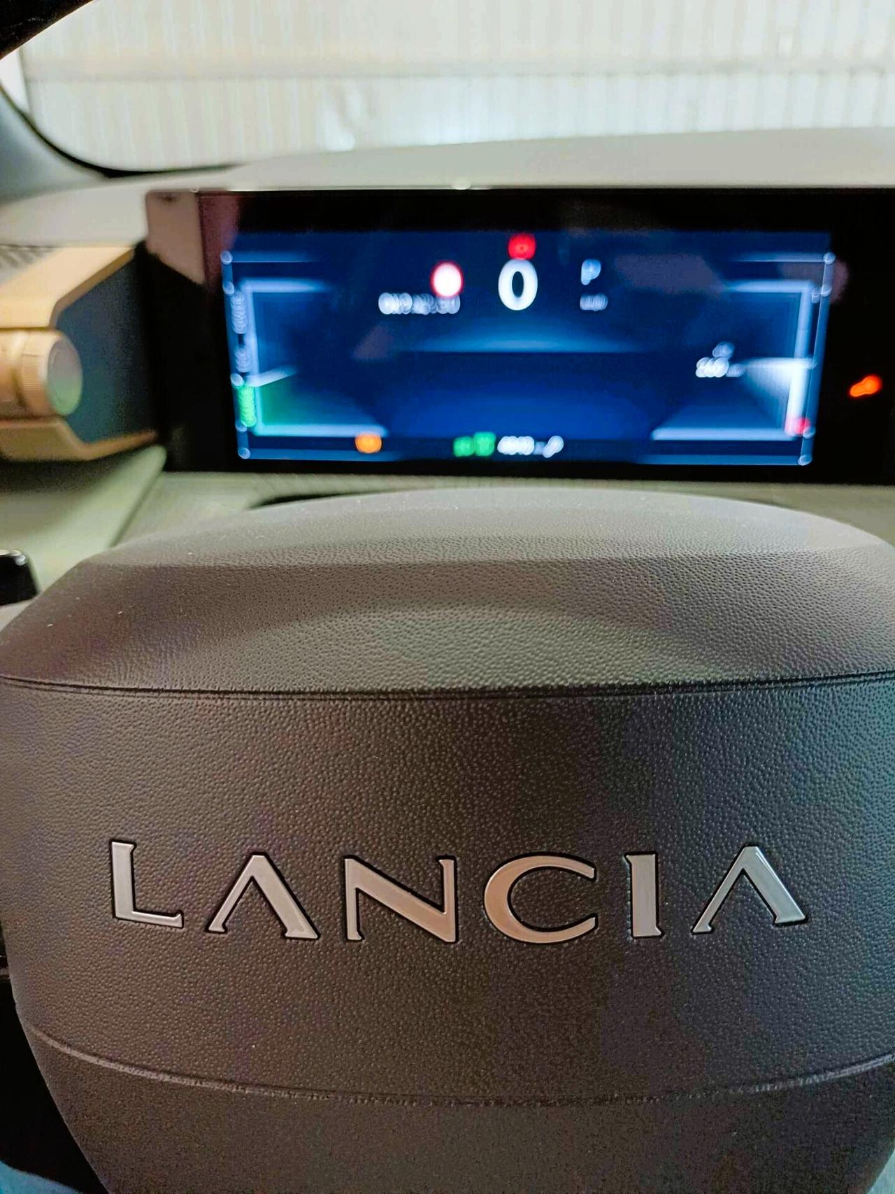 Lancia Ypsilon Hybrid e-DCT