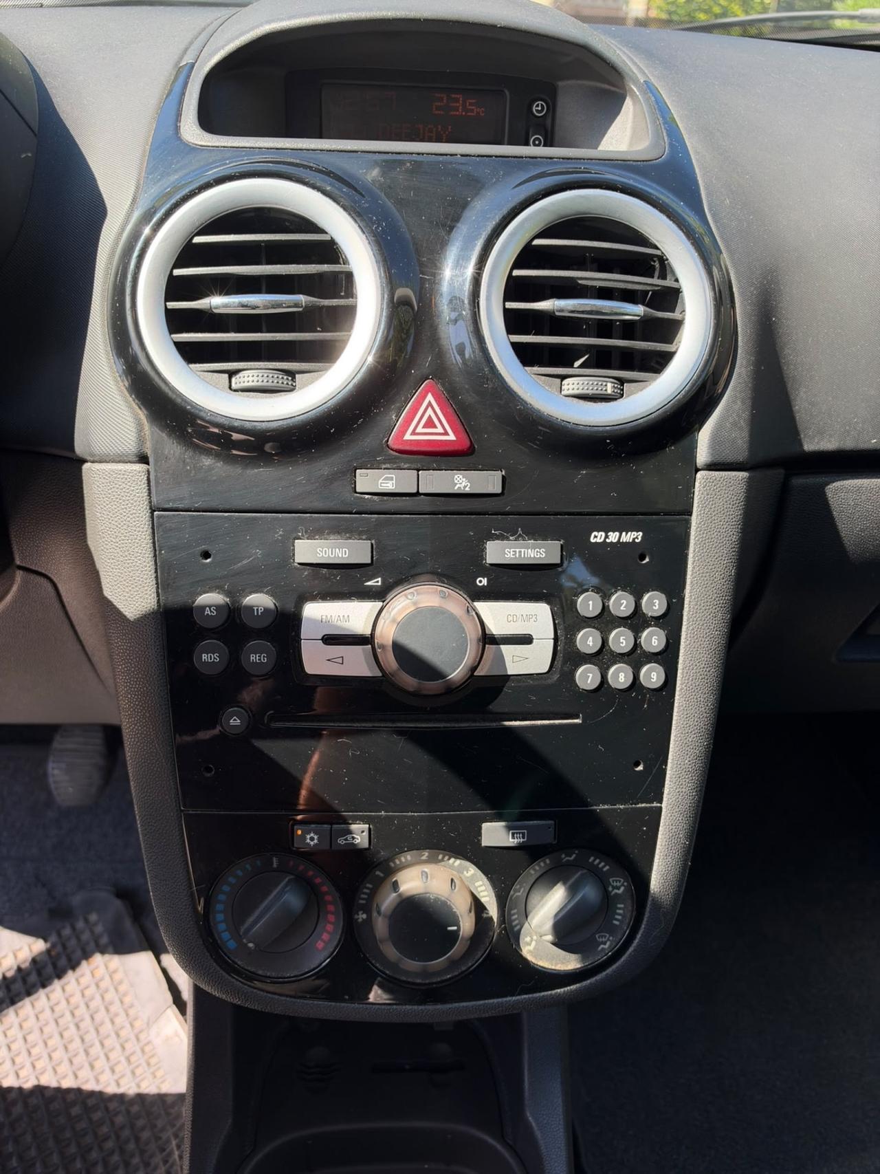 Opel Corsa 1.2 5 porte Club