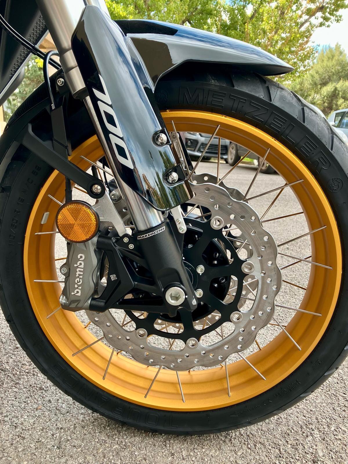 QJ MOTOR SRT 700 SX