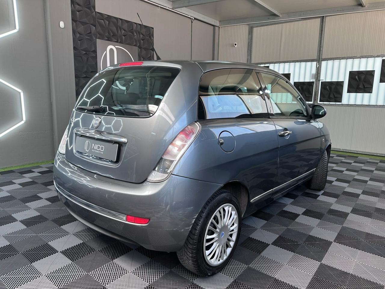 Lancia Ypsilon 1.2 69 CV Platino