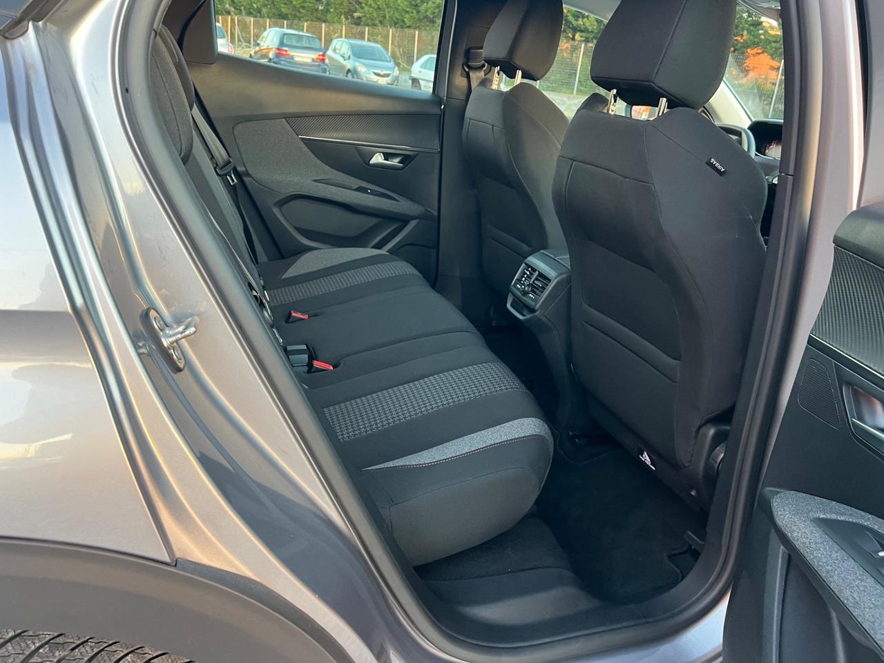 Peugeot 3008 BlueHDi 130 EAT8 Allure