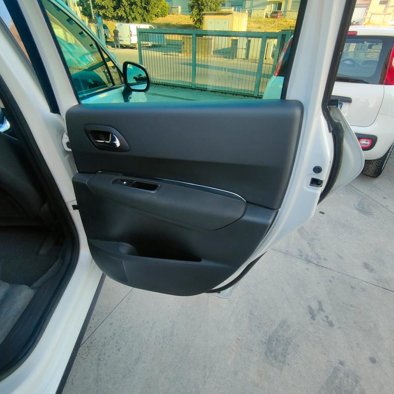 Peugeot 3008 1.6 HDi 115CV Business