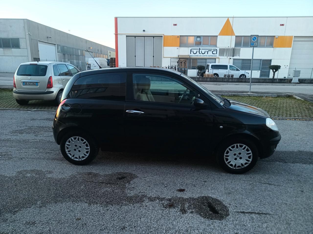 Lancia Ypsilon 1.2 69 CV Unyca