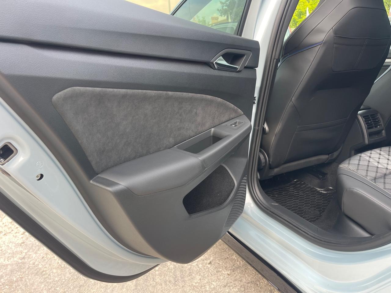 Volkswagen Golf 8.5 R-Line DSG 2.0 TDI 150cv