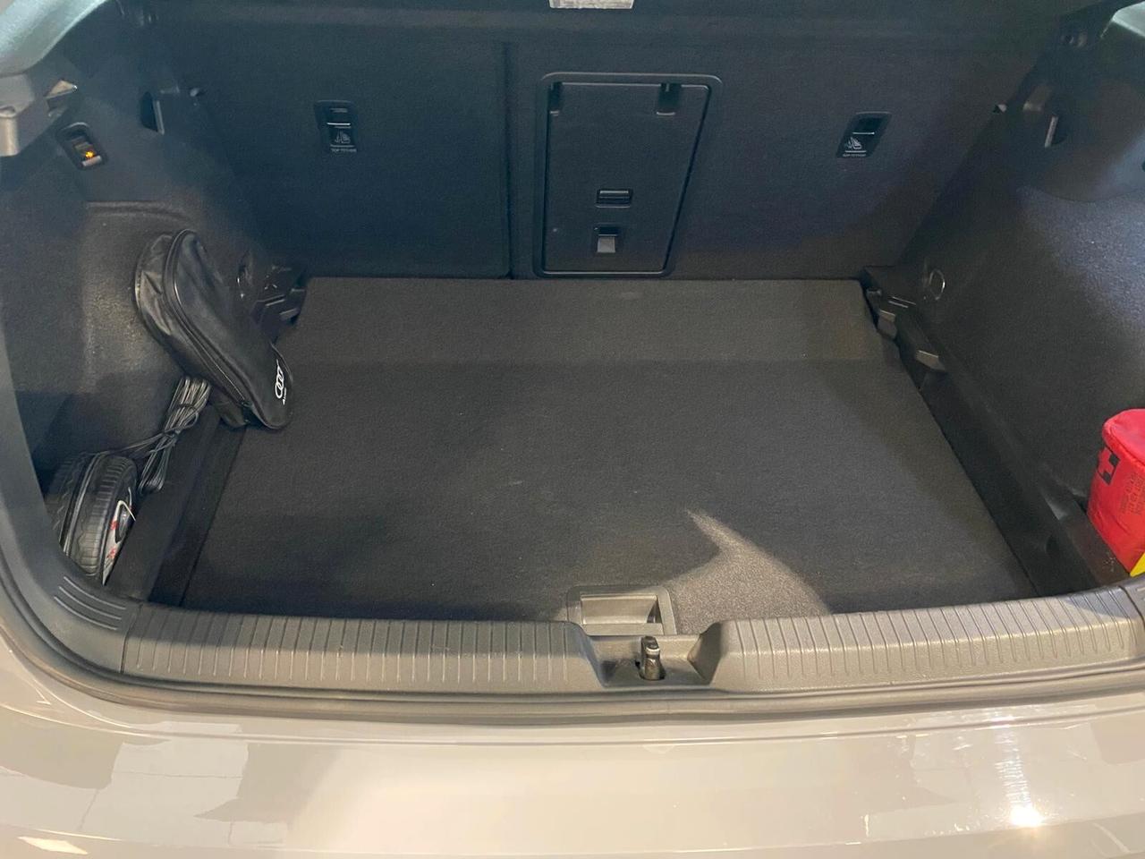 Volkswagen Golf 2.0 TDI 150 CV DSG SCR R-Line