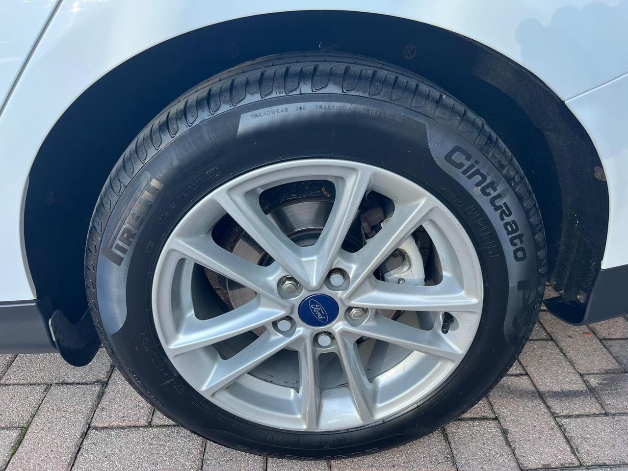 Ford focus 1.5 120 cv N1 autocarro con posti ivata