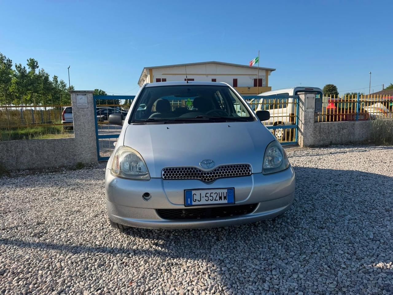 Toyota Yaris 1.0i 16V cat 5 porte Sol