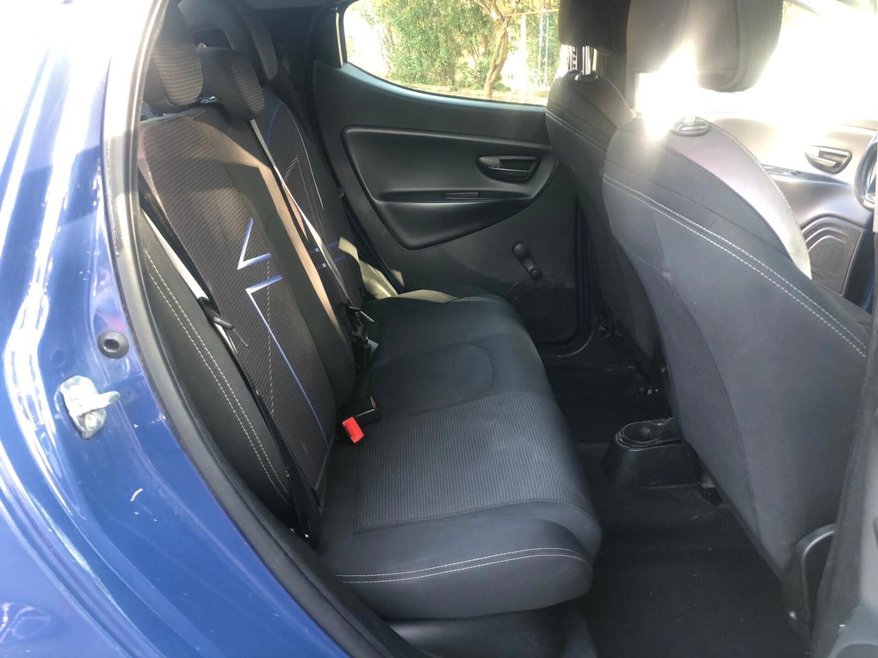 Lancia Ypsilon 1.2 69 CV 5 porte Unyca