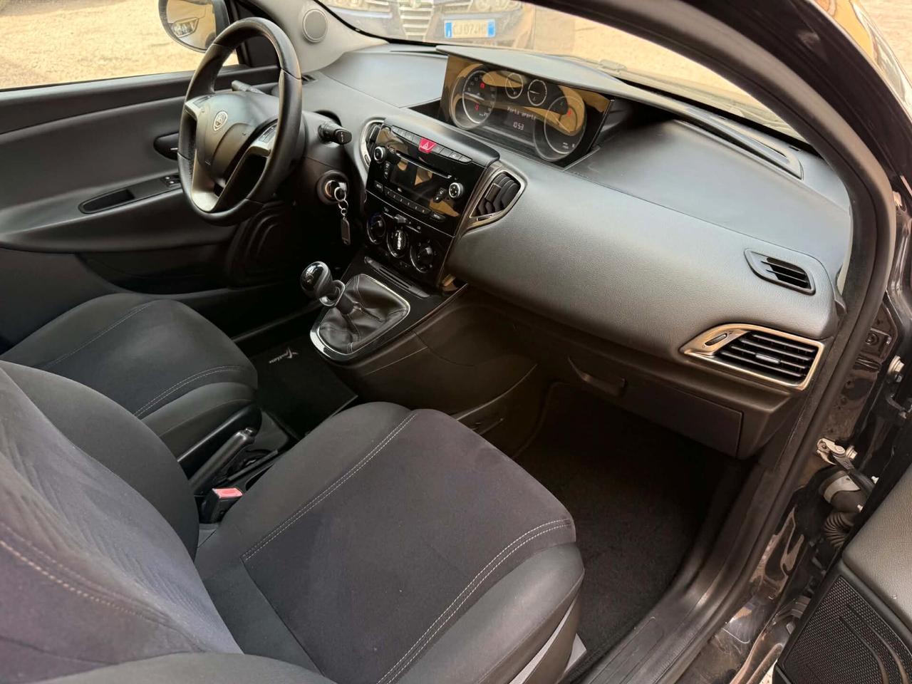 Lancia Ypsilon 1.2 69 CV 5 porte Platinum