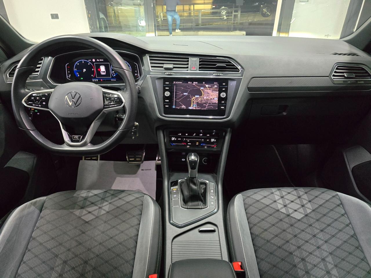 Volkswagen Tiguan 2.0 TDI 150 CV SCR DSG R-Line (Camera 360)