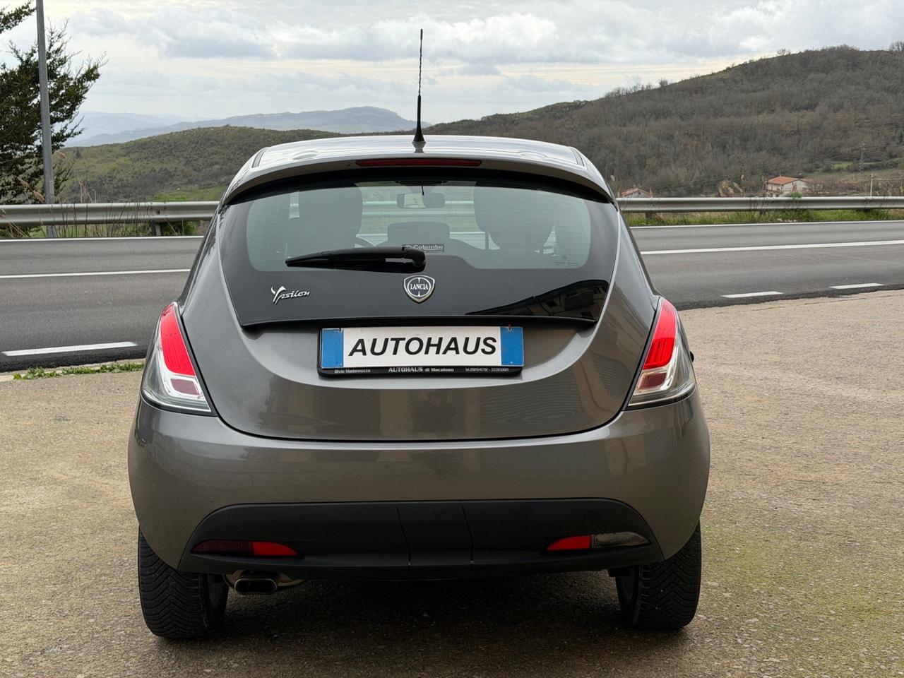 Lancia Ypsilon 1.2 69 CV 5 porte NEOPATENTATI