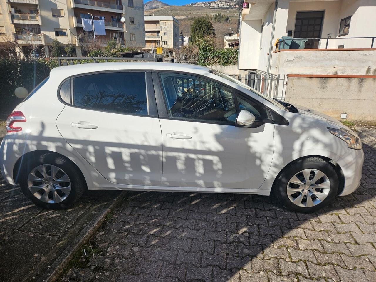 Peugeot 208 1.2 VTi 82 CV 5 porte OK NEOPATENTATI