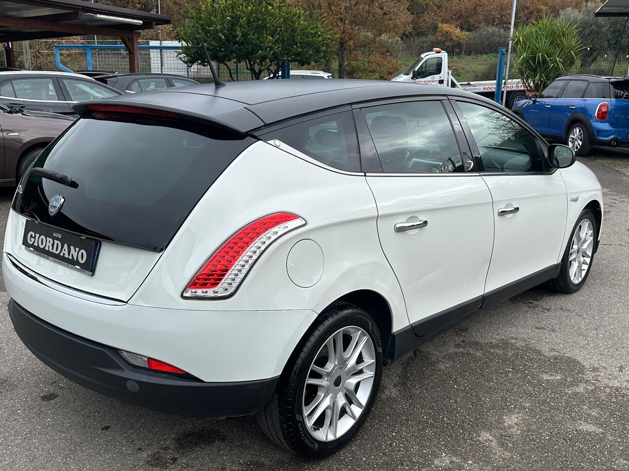 Lancia Delta 1.6 MJT 120 cv bicolor