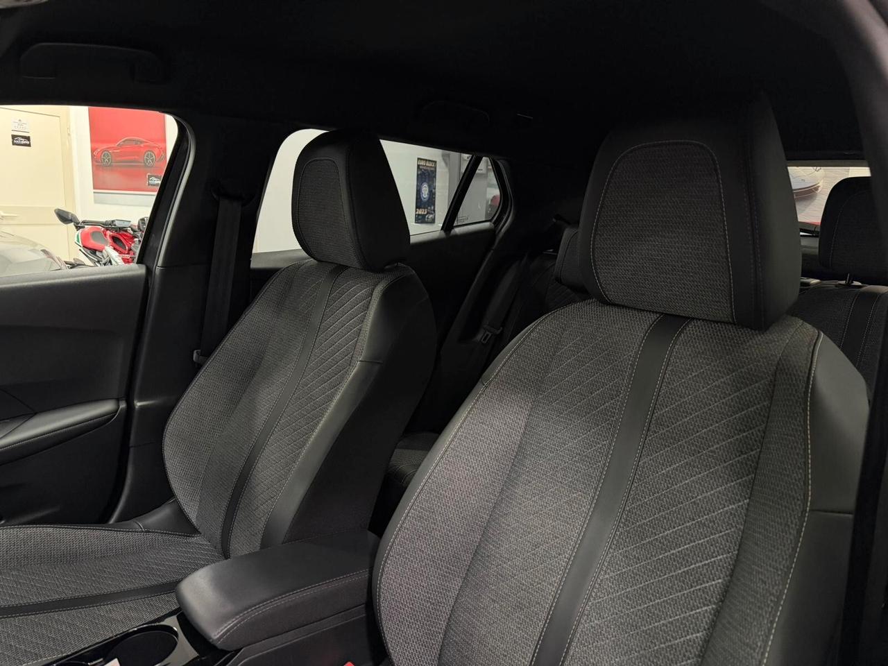 Peugeot 2008 BlueHDi 130 S&S EAT8 Allure