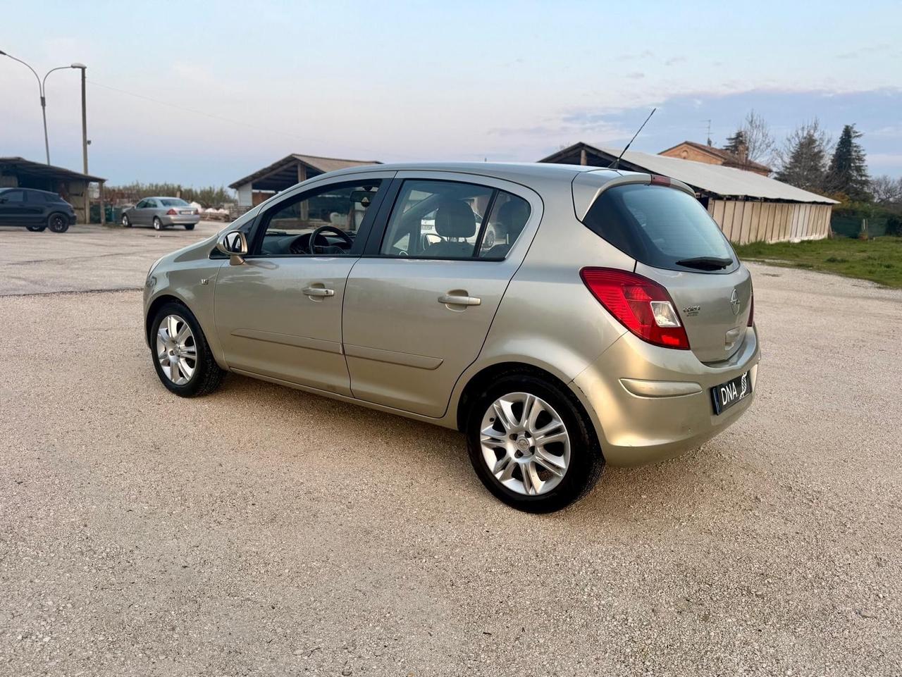 Opel Corsa 1.2 Benzina Metano unipropr. NEOPATENTATi