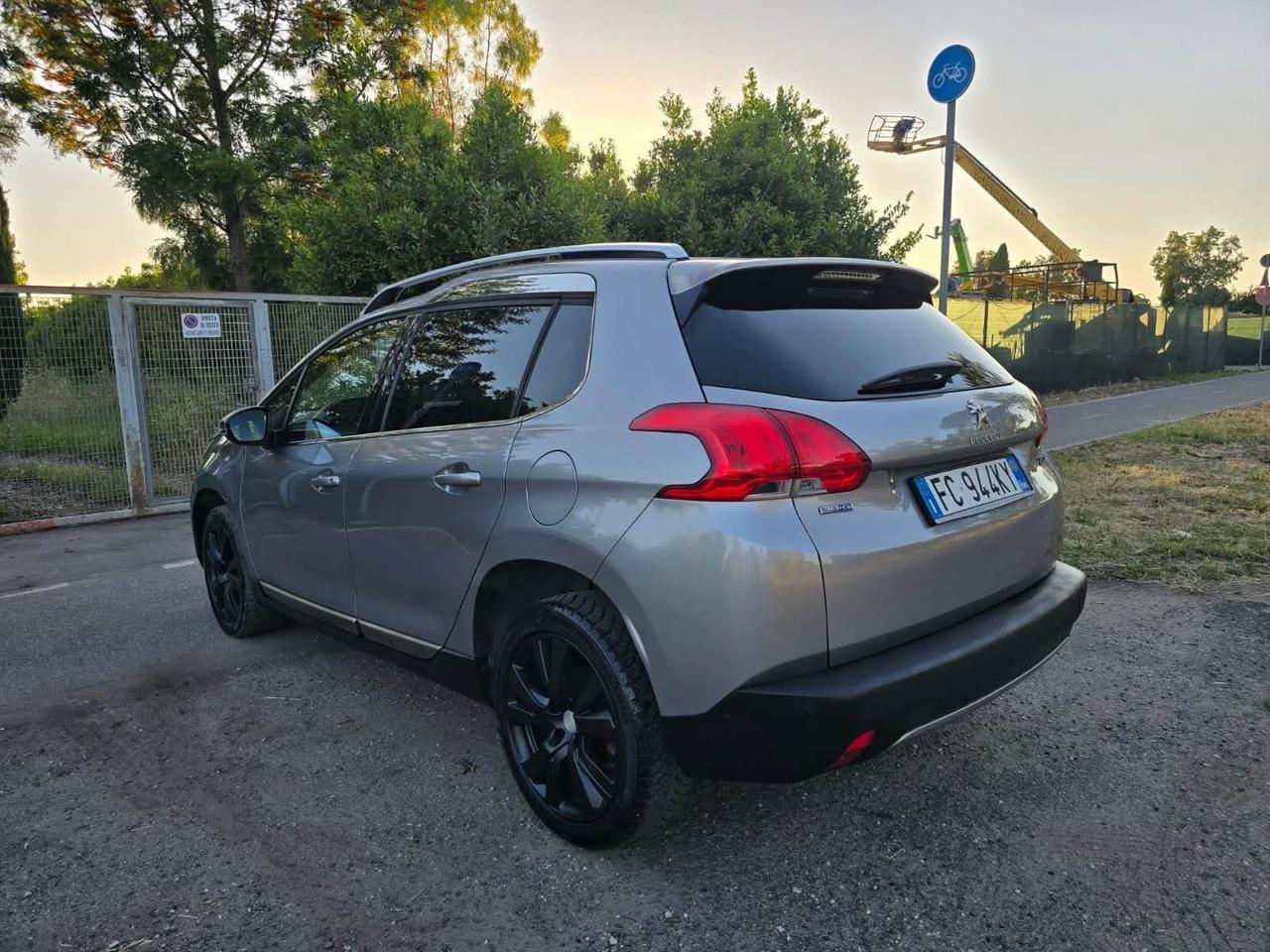 Peugeot 2008 BlueHDi 100 Black Matt