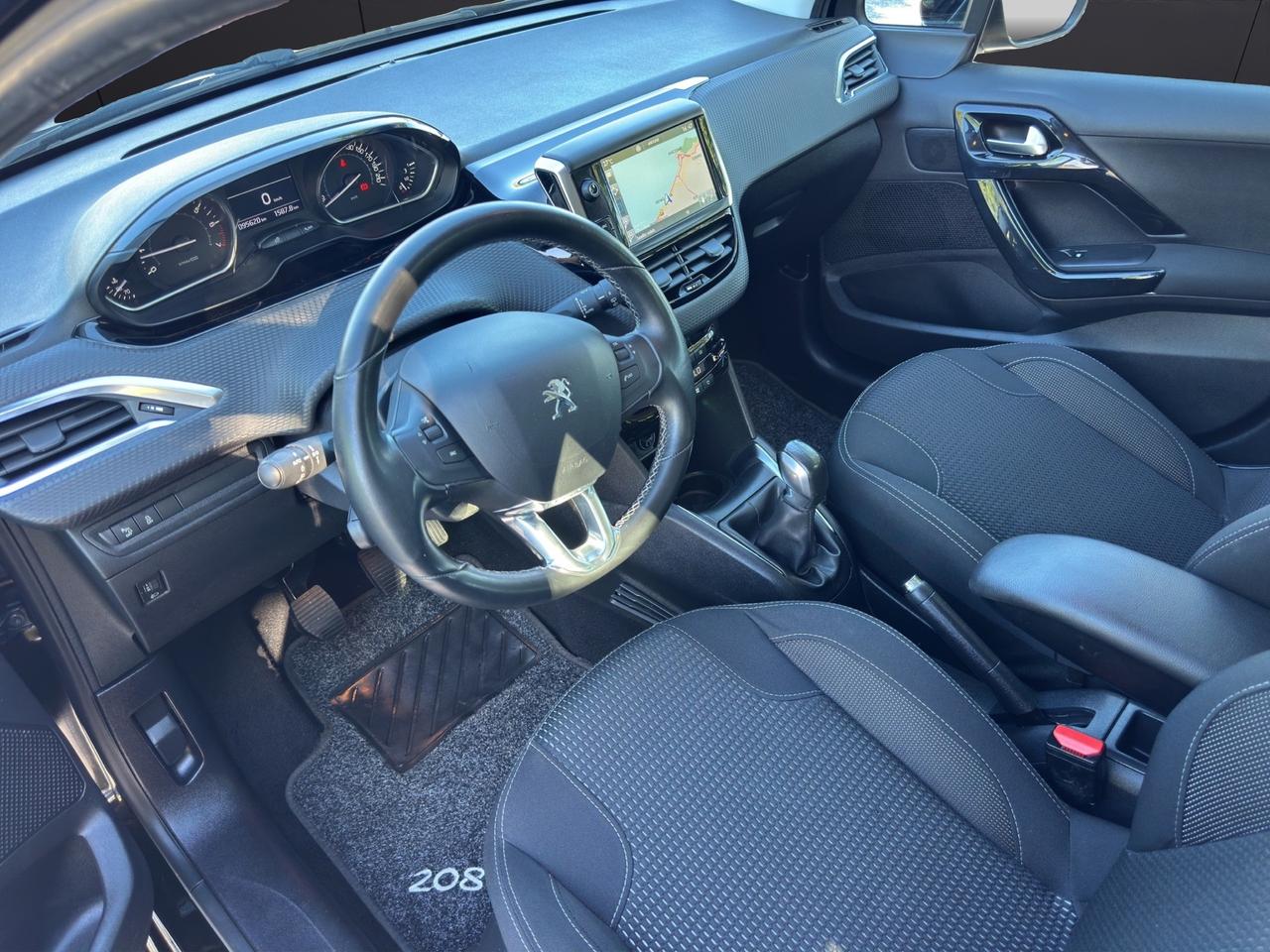 Peugeot 208 PureTech 82 5 porte Allure BLACK LINE