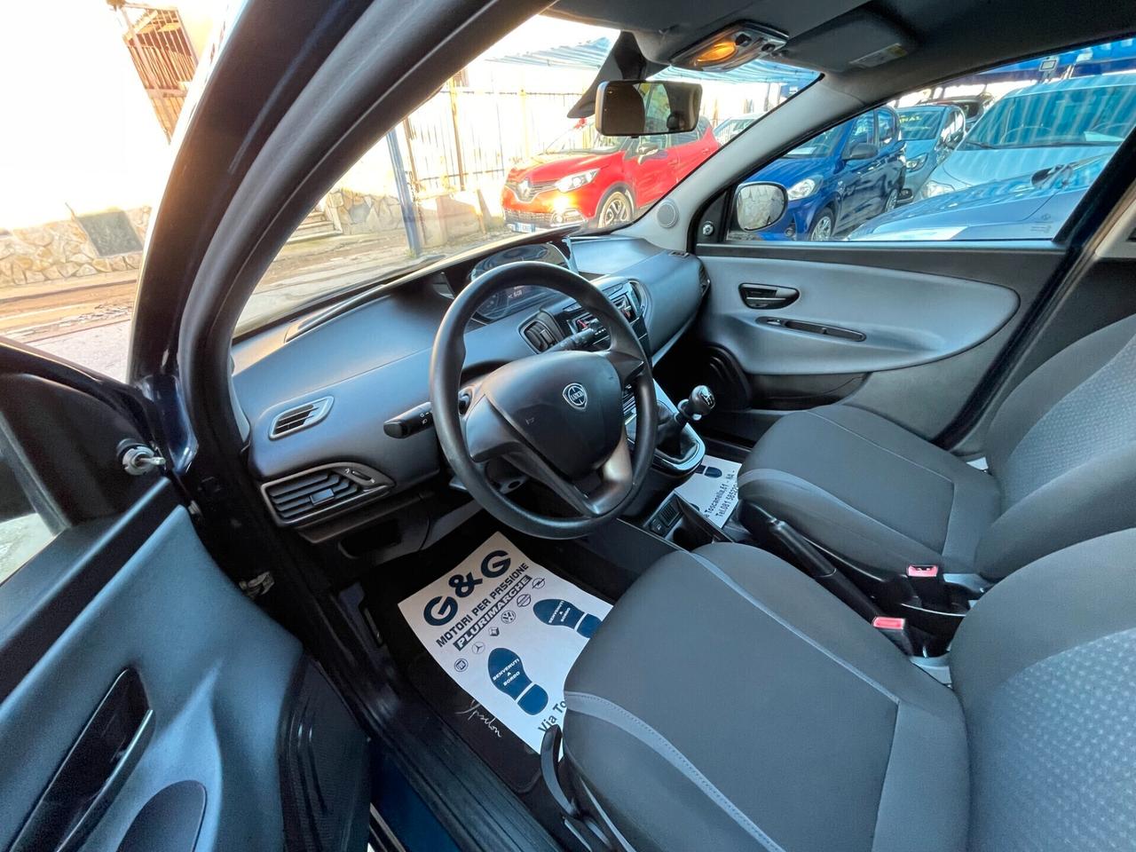 Lancia Ypsilon 1.2 69 CV 5 porte Silver