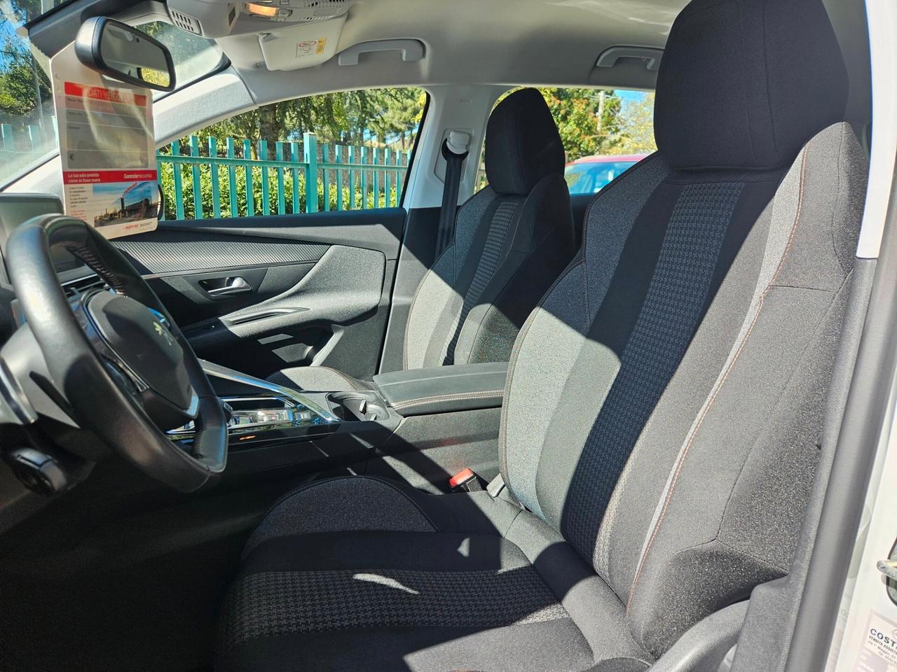 Peugeot 3008 BlueHDi 130 S&S EAT8 Allure