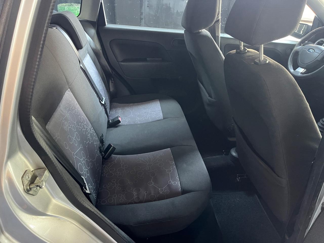 Ford Fiesta 1.4 16V 5p. Ghia