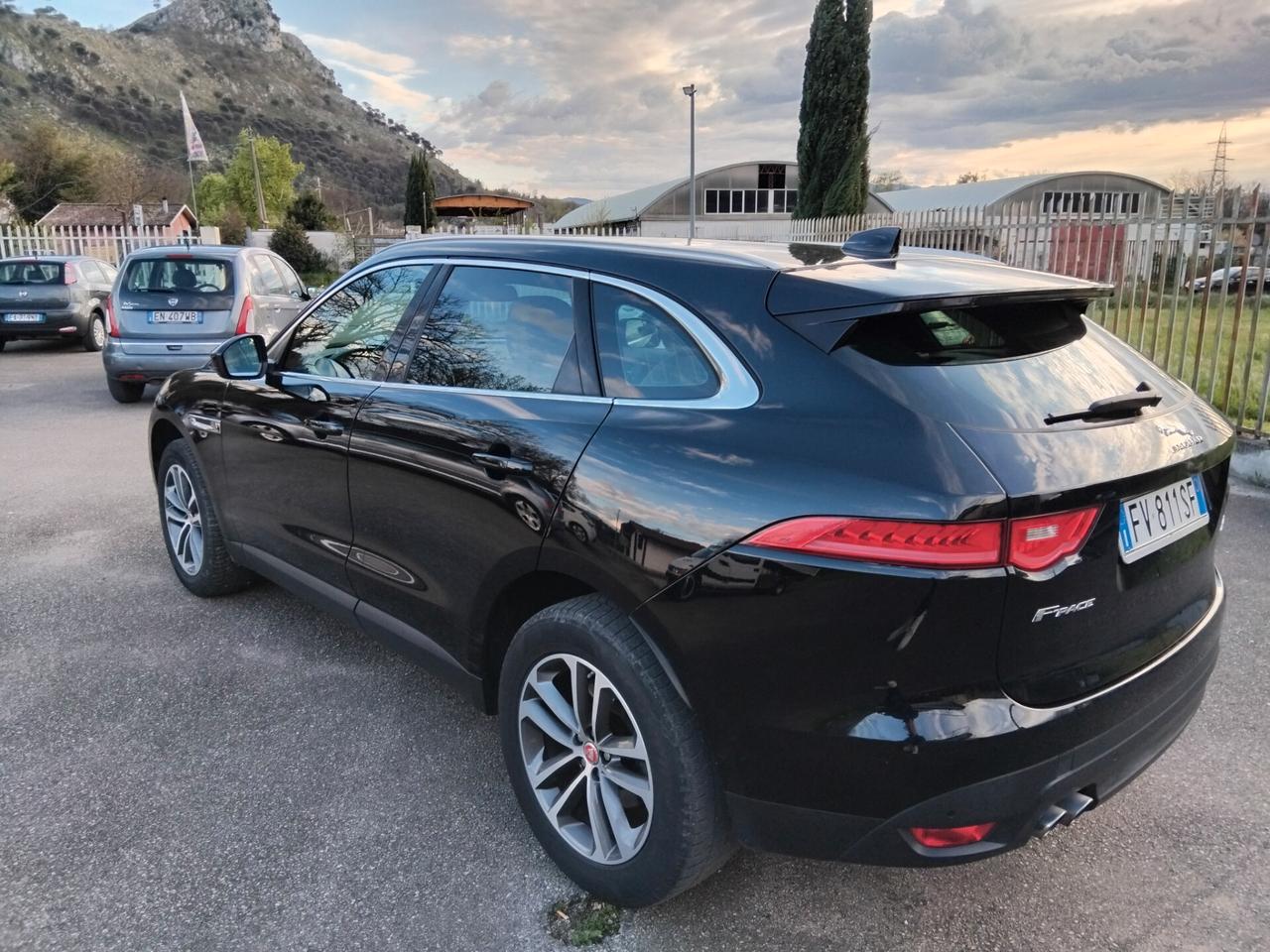 Jaguar F-Pace 2.0 D 180 CV Portfolio