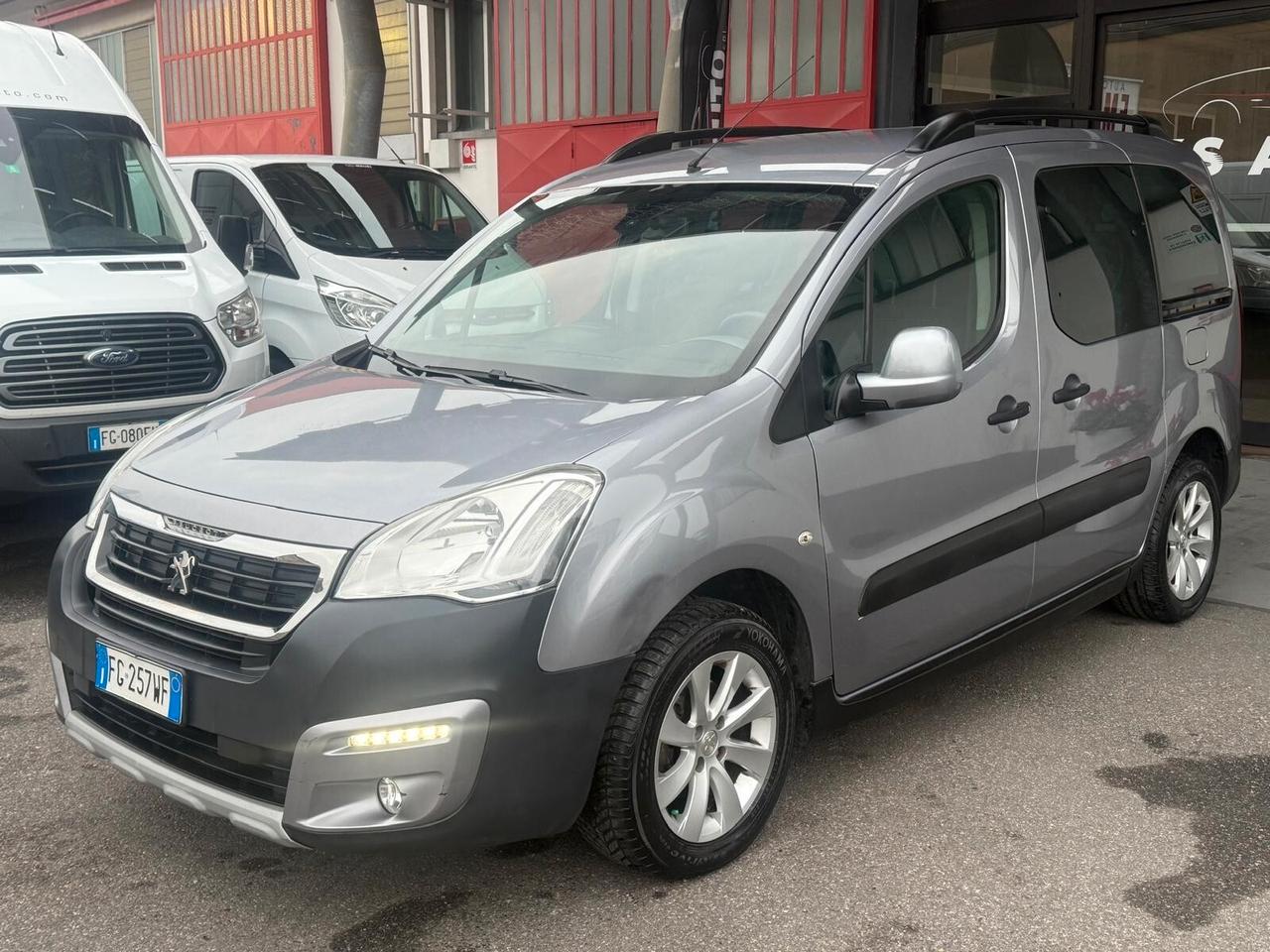 Peugeot Partner Tepee BlueHDi 100 Outdoor