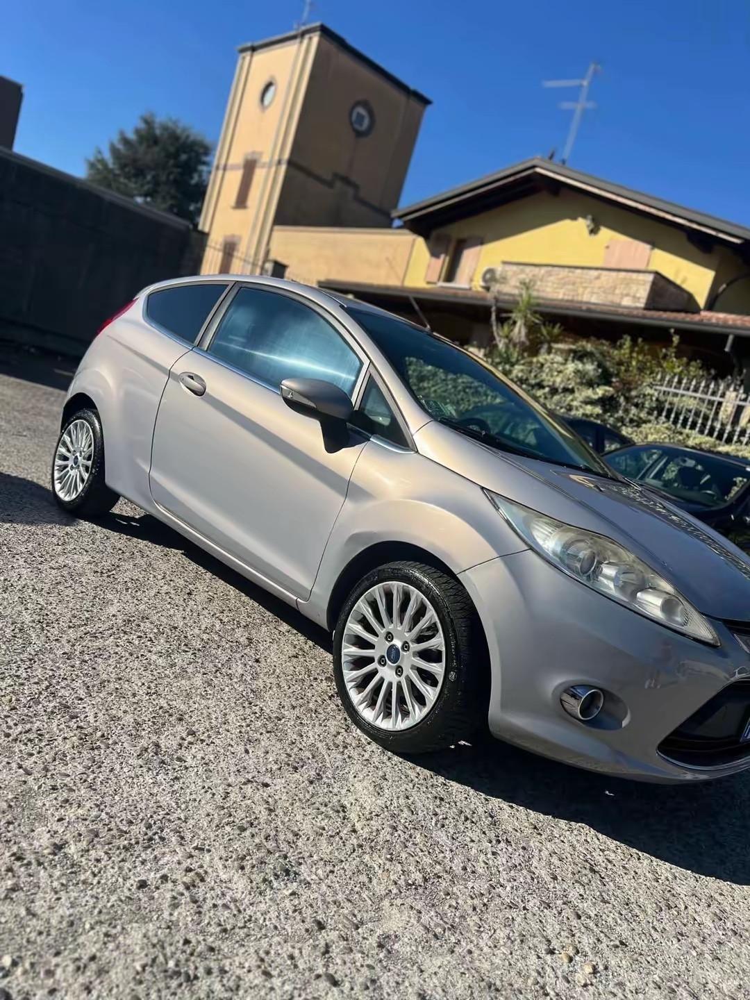 Ford Fiesta 1.4 3 porte Bz.- GPL Titanium