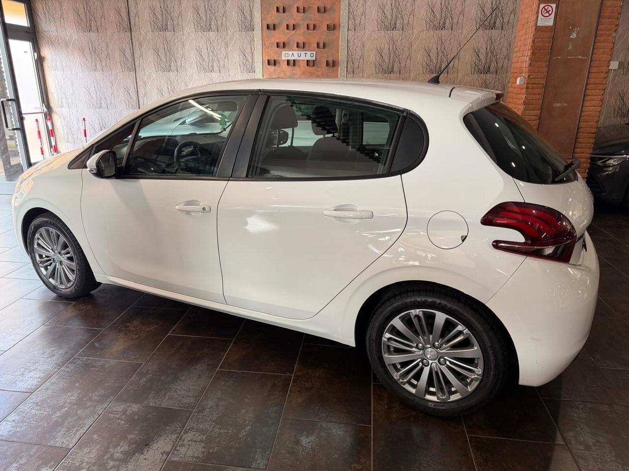 Peugeot 208 PureTech 82 5 porte Allure