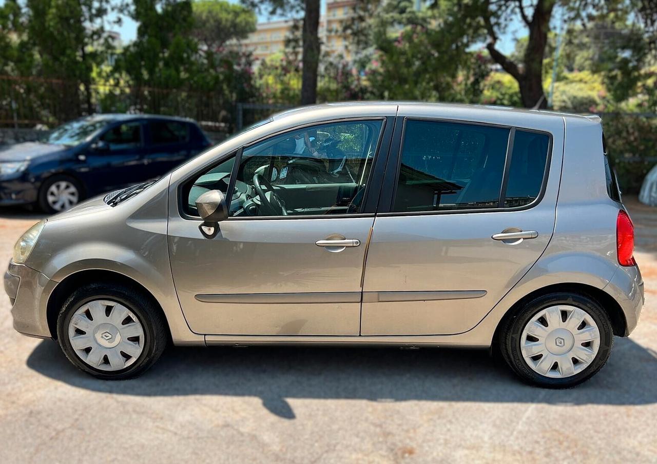 RENAULT MODUS 1.2 16V NighteDay - 2011