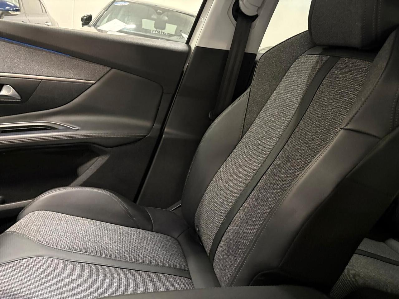 Peugeot 3008 ALLURE BlueHDi 130 EAT8 SPOTICAR