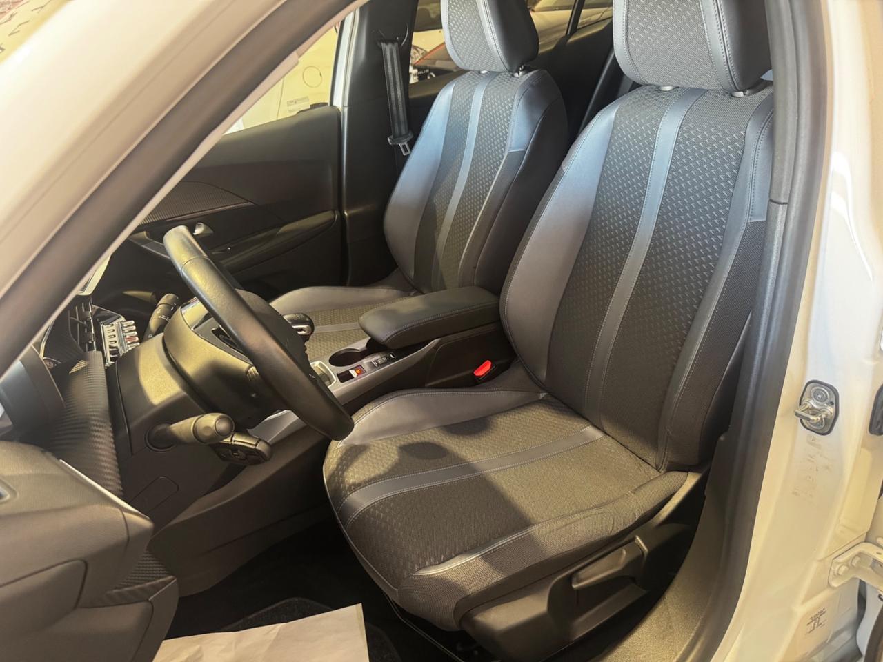 Peugeot 2008 PureTech 100 S&S Allure