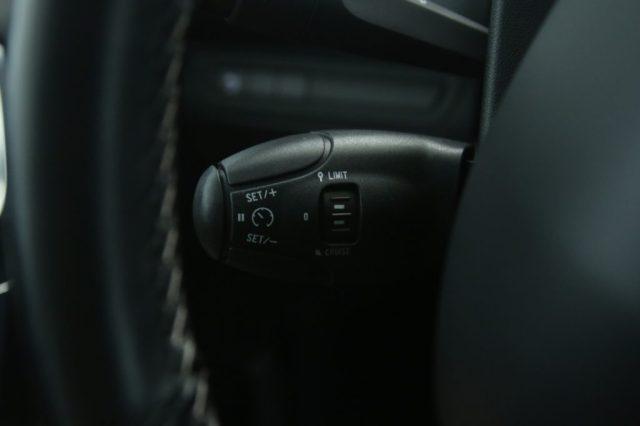 PEUGEOT 2008 BlueHDi 100 Allure Retrocamera