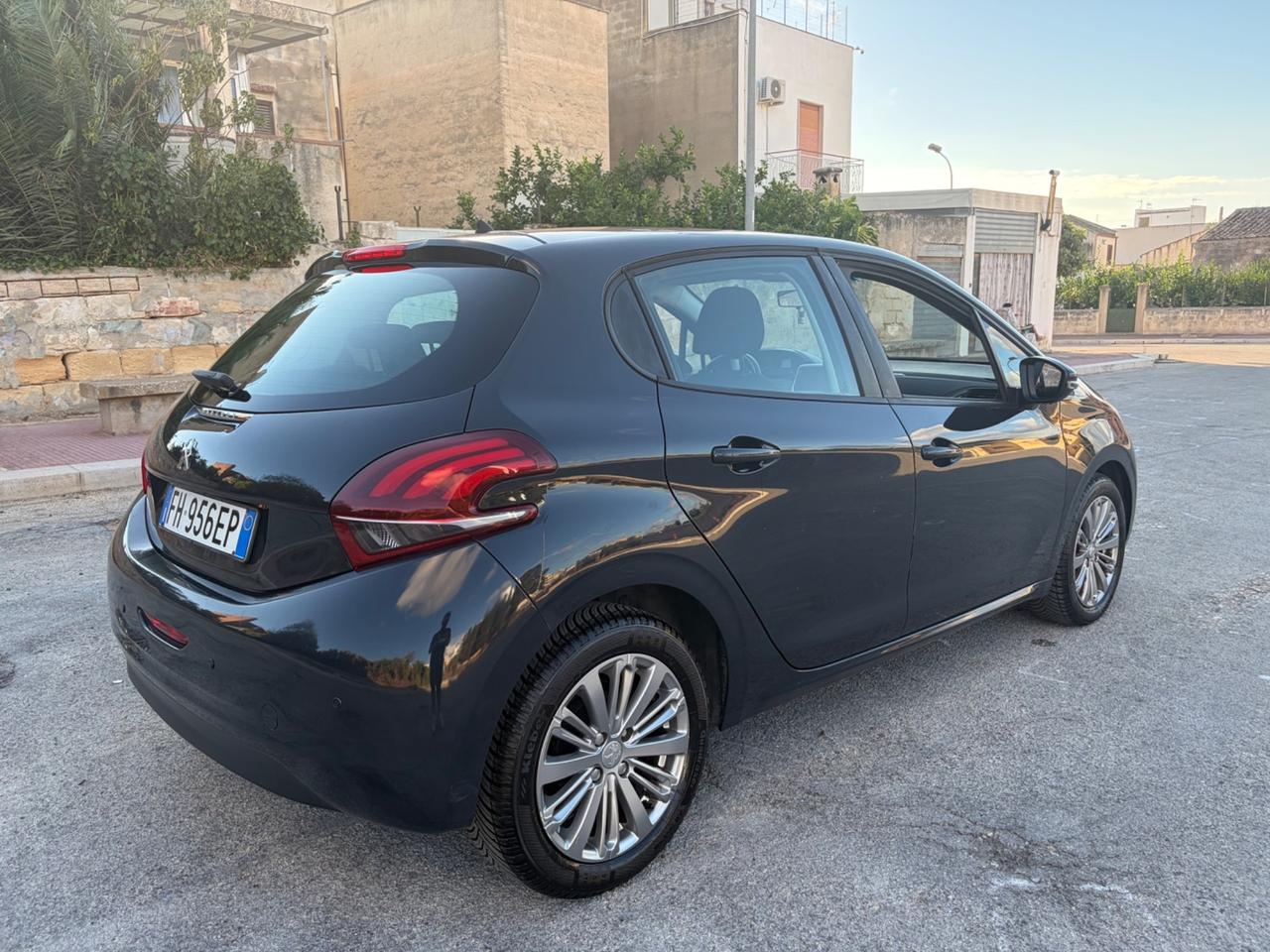 Peugeot 208 BlueHDi 75 5 porte Allure