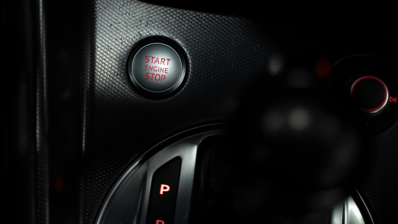 Audi TT COUPE 1.8 TFSI S LINE TRONIC 19" XENO SEDILI VIRTUAL COCKPIT NAVI FULL OPTIONAL