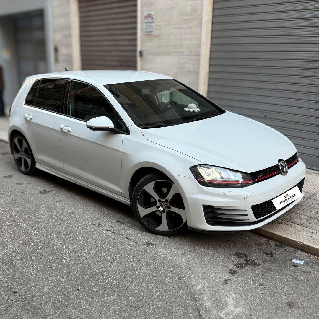Volkswagen Golf 1.6 TDI 110cv allestimento R-Line